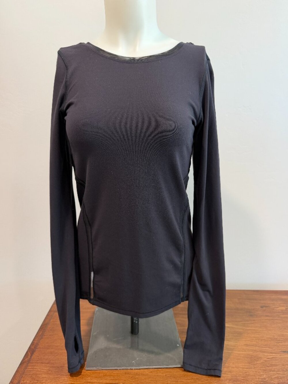 Lululemon Long Sleeve Shirt Top Black Mesh Cut Outs Scoop Back Thumb Hole Size 4
